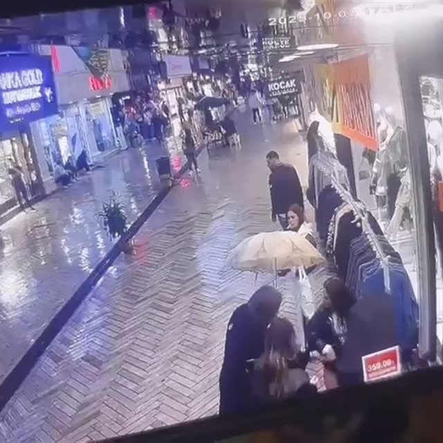 Üniversiteli kızın eteğini tutarak tepki gösterip darbeden kadın, adli kont...