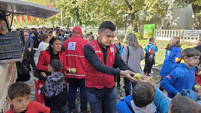 Türk Kızılay Muğla Şubesi üyeleri sağlıklı yaşam için yürüdü