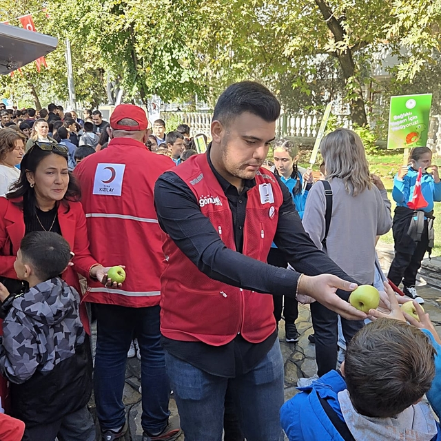 Türk Kızılay Muğla Şubesi üyeleri sağlıklı yaşam için yürüdü