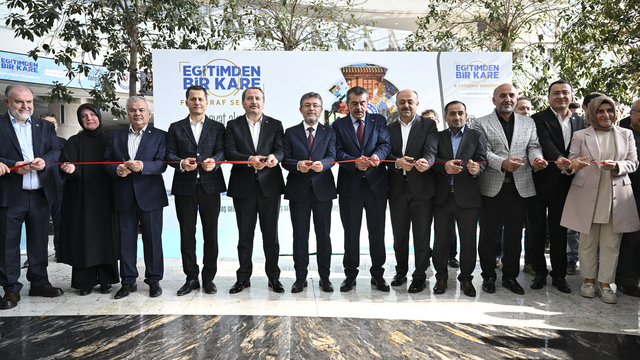 Bakanlar Tekin ve Yumaklı, "Eğitimden Bir Kare" fotoğraf sergisinin açılışına katıldı