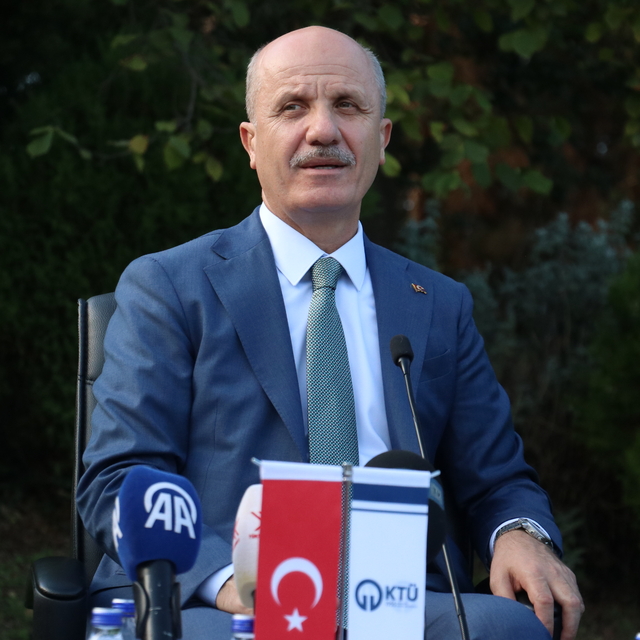 YÖK Başkanı Özvar KTÜ'de öğrencilerle buluşmasında konuştu: