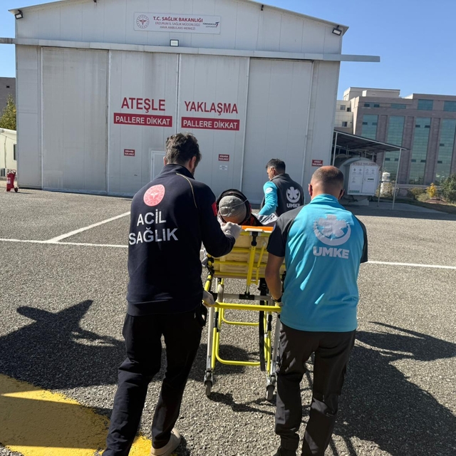 Erzurum'da ambulans helikopter solunum sıkıntısı çeken hasta için havalandı