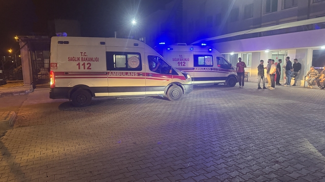 Siirt'te minibüs ile hafif ticari aracın çarpıştığı kazada 5 kişi yaralandı