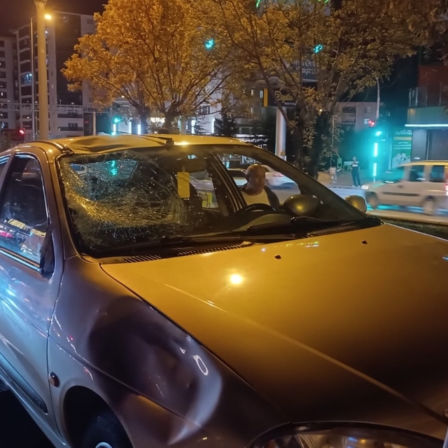 Kırıkkale'de otomobilin çarptığı yaya yaralandı; kaza anı kamerada