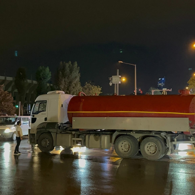 İzmir'de tanker ile çarpışan motosiklet sürücüsü öldü