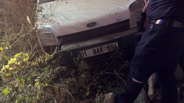 İki hafif ticari araç çarpıştı: 1 ölü, 2 yaralı