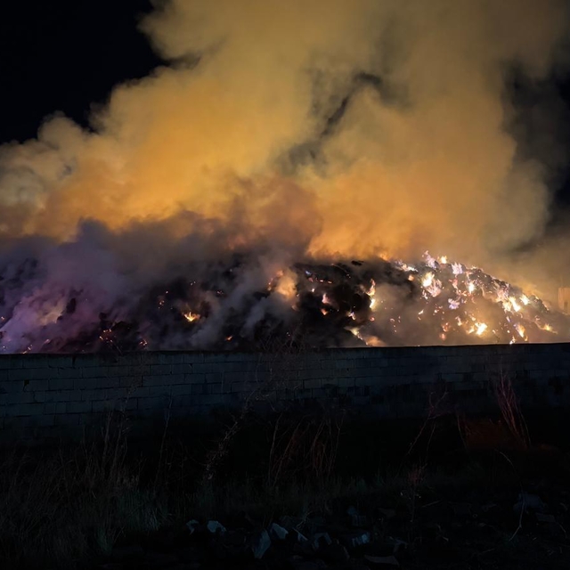 Kırıkkale'de yaklaşık 600 ton saman balyası alev alev yanıyor