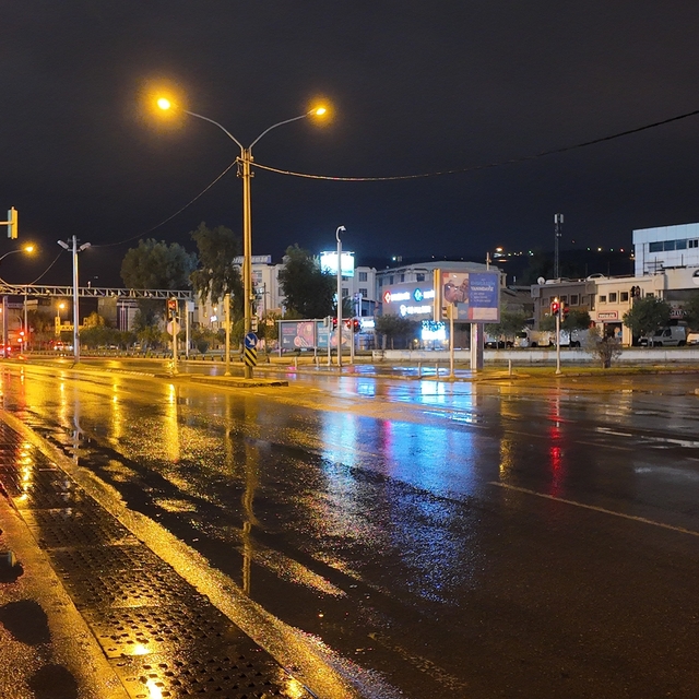 İzmir'de sağanak yağış etkili oldu