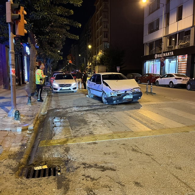 Eskişehir'de otomobilin çarptığı elektrikli bisikletteki kişi yaralandı