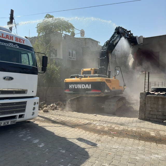 Batman'da 11 ayda 125 riskli yapının yıkımı gerçekleştirildi