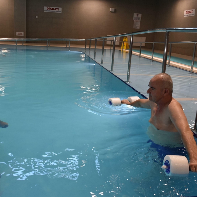 Kazada yaralanıp, yürüme yetisini kaybetti; şifayı İzmir'de buldu