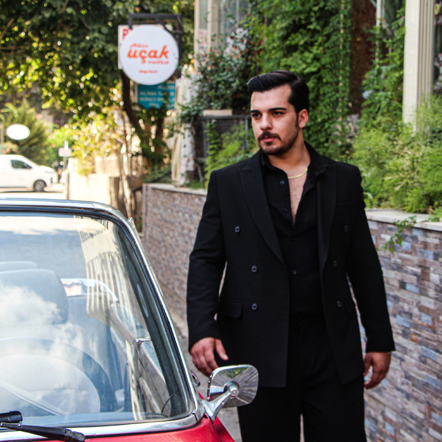 Adanalı galerici 'Eşref Tek' otomobil videolarıyla sosyal medyada gündem ol...