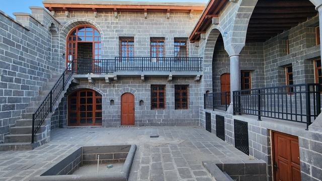 'Hendek- barikat olayları'nda zarar gören 311 tescilli yapıdan 117'si tamamlanıp sahiplerine teslim edildi