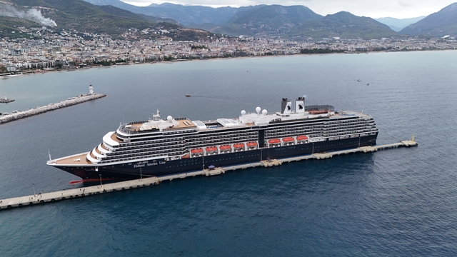 Alanya'ya "Oosterdam" kruvaziyeri ile 1878 yolcu geldi