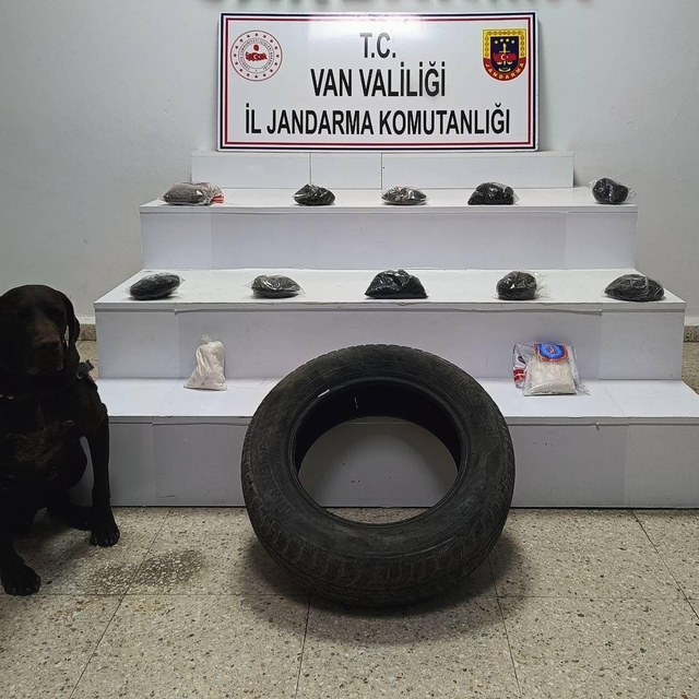 Van'da araç lastiğine gizlenmiş uyuşturucu ele geçirildi