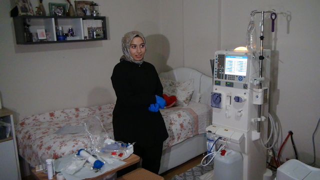 Evde hemodiyalizle hayata tutundu