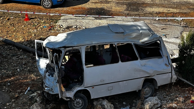 Tarım işçilerini taşıyan minibüs şarampole yuvarlandı: 4 ölü, 14 yaralı- Yeniden