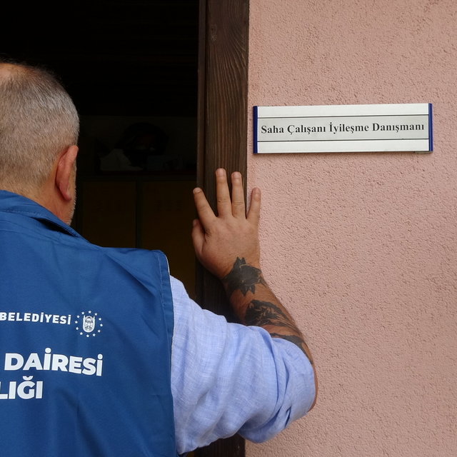 Kızının sözleriyle bağımlılıktan kurtulup, gittiği merkezde 'rol model' old...