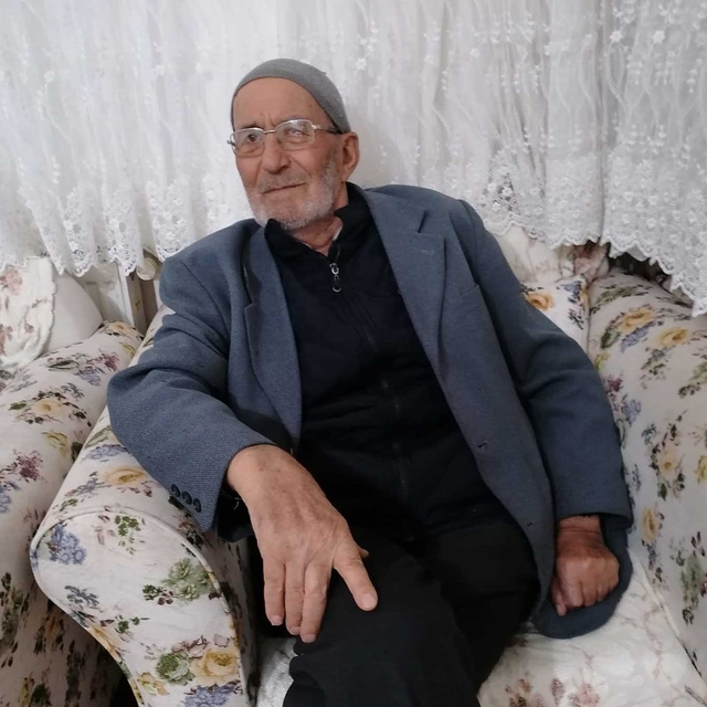 14 yıl önce ölen kişiyle karıştırıldığı olayı anlattığı görüntüler ortaya ç...