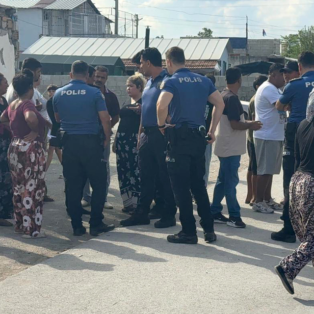 Husumetli ailelerin silahlı kavgası; 2 yaralı