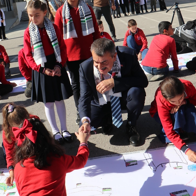 Tekin: Nerede olursa olsun zulüm altında inleyen bir insan varsa hep yanınd...