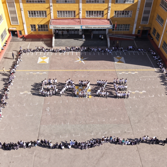 Vanlı öğrenciler "Gazze" koreografisi oluşturdu