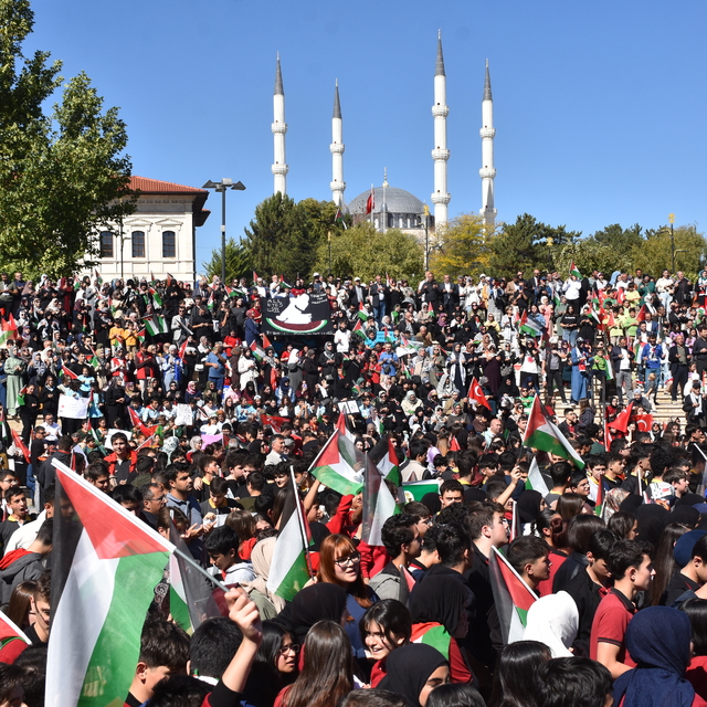 Sivas'ta 5 bin öğrenci Filistin için yürüdü