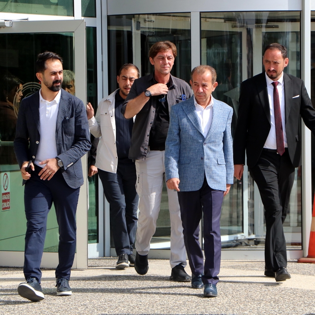 Nefret ve ayrımcılık suçlamasıyla yargılanan Tanju Özcan'ın duruşması ertel...