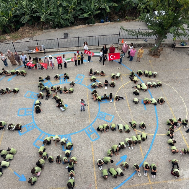 Alanya'da öğrencilerden Gazze'ye koreografili destek