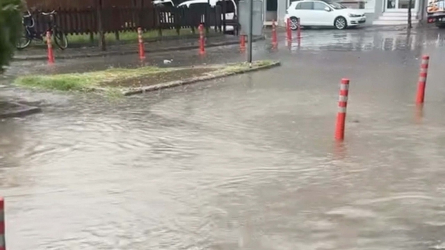 Aydın'da sağanak nedeniyle bazı yollar suyla doldu