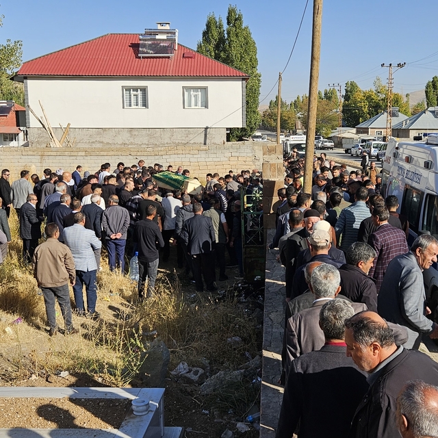 Ankara'da inşaattaki yük asansöründen düşerek ölen işçi Ağrı'da defnedildi