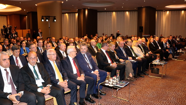 İzmir'de savunma ve havacılık sanayisi temalı yatırım zirvesi düzenlendi