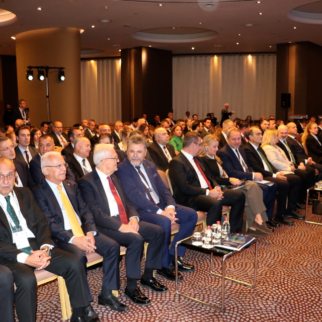 İzmir'de savunma ve havacılık sanayisi temalı yatırım zirvesi düzenlendi