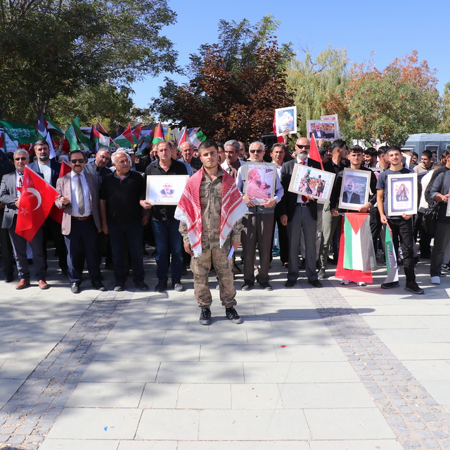 Van'da akademisyenler ve öğrenciler Filistin'e destek için yürüdü