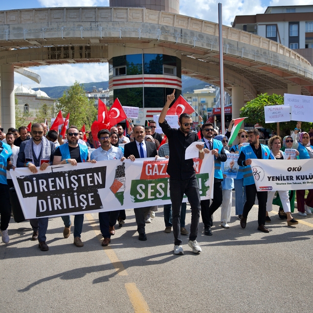 Osmaniye'de üniversite öğrencileri Filistin'e destek için yürüdü