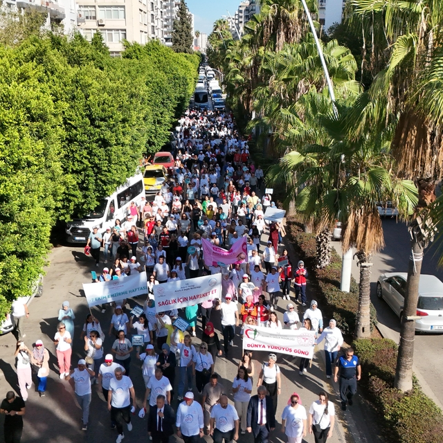Adana'da sağlıklı yaşam yürüyüşü düzenlendi