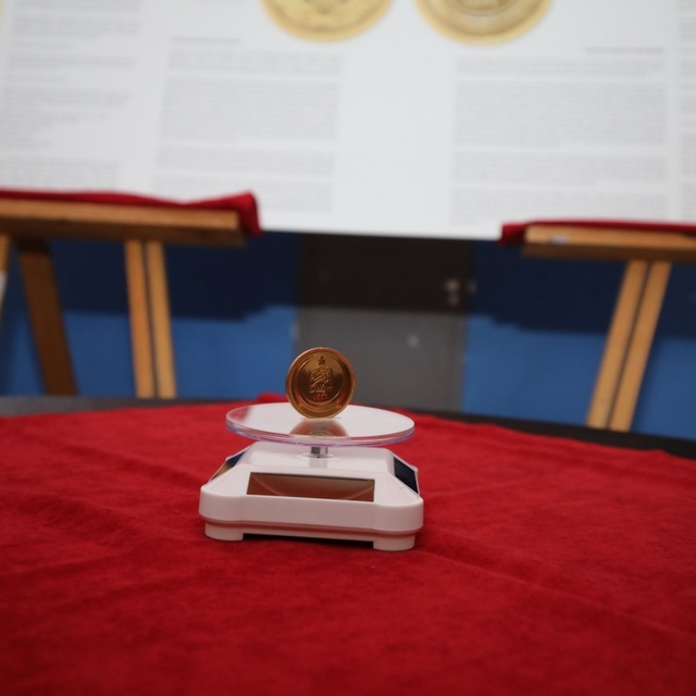 Türkiye Cumhuriyeti'nin ilk altın parası 100. yılında Antalya'da sergilendi