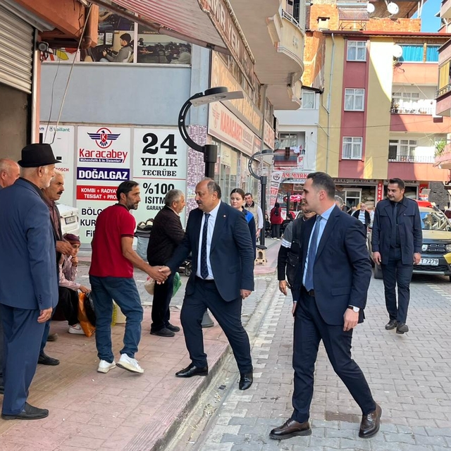 Kaymakam Beyazıt ve Belediye Başkanı Karaca'dan halk pazarına ziyaret