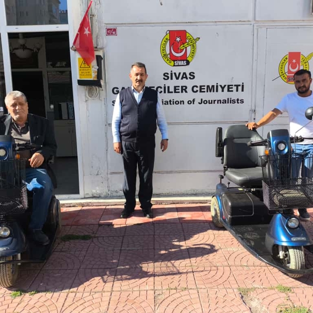 Sivas Gazeteciler Cemiyetinden engeli vatandaşlara destek