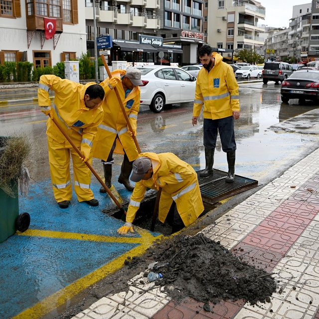 Aydın'da sağanak nedeniyle bazı yollar suyla doldu (2)