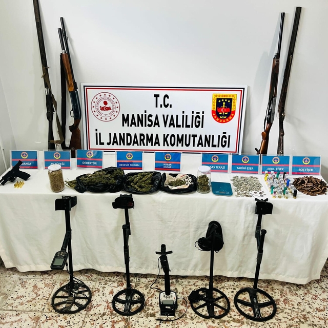 Salihli'de kaçakçılık operasyonu: 2 gözaltı