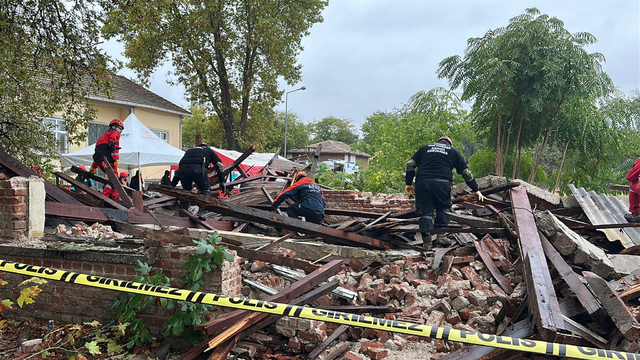 Edirne'de deprem tatbikatı gerçeği aratmadı