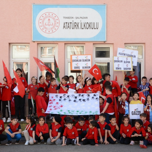 Trabzon, Giresun ve Ordu'da öğrencilerden Filistin için farkındalık etkinli...