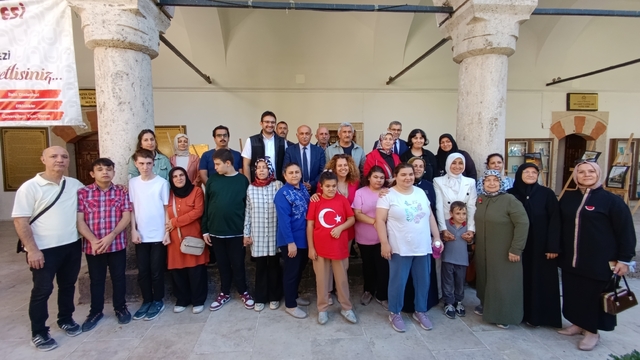Amasya'da "Otizmli Çocukların Objektifinden Camiler" adlı fotoğraf sergisi açıldı