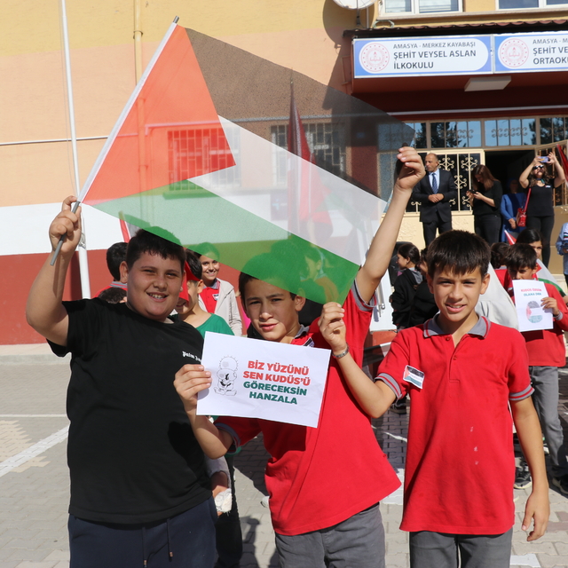 Amasya'da köy okulu öğrencilerinden Filistin'e destek yürüyüşü