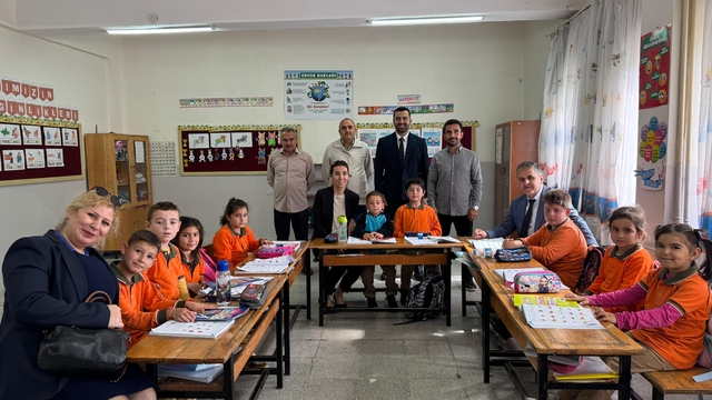 Gerze Kaymakamı Büyüker'den ilkokul ziyareti