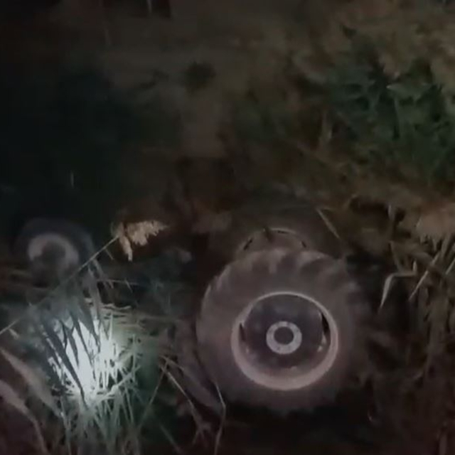 Devrilen traktörün sürücüsü öldü