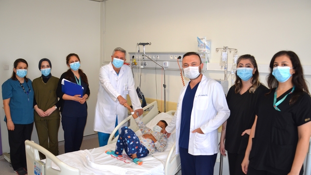 Babasının böbreği 13 yaşındaki oğluna umut oldu