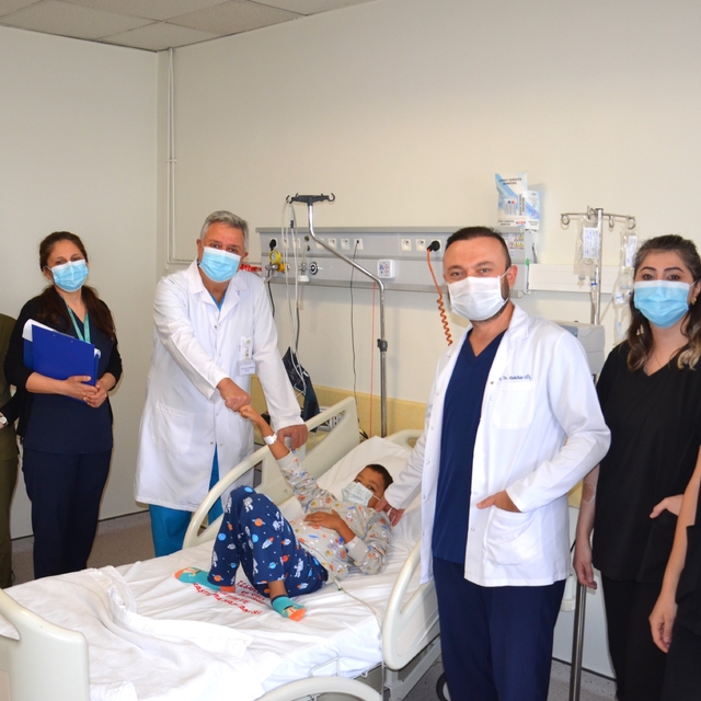 Babasının böbreği 13 yaşındaki oğluna umut oldu