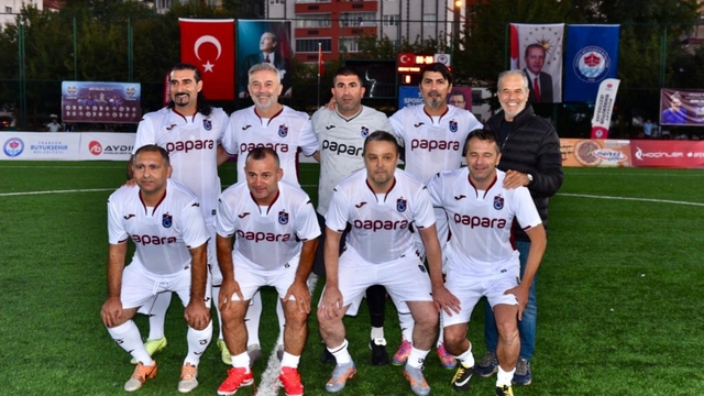 Trabzonspor'un efsane futbolcuları, Emir Yuşa için sahaya çıktı